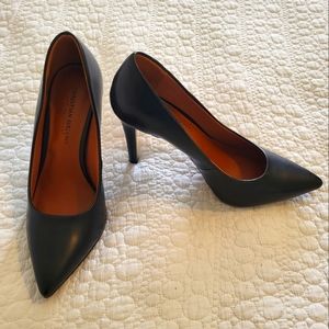 8.5W 4in pointed toe heels